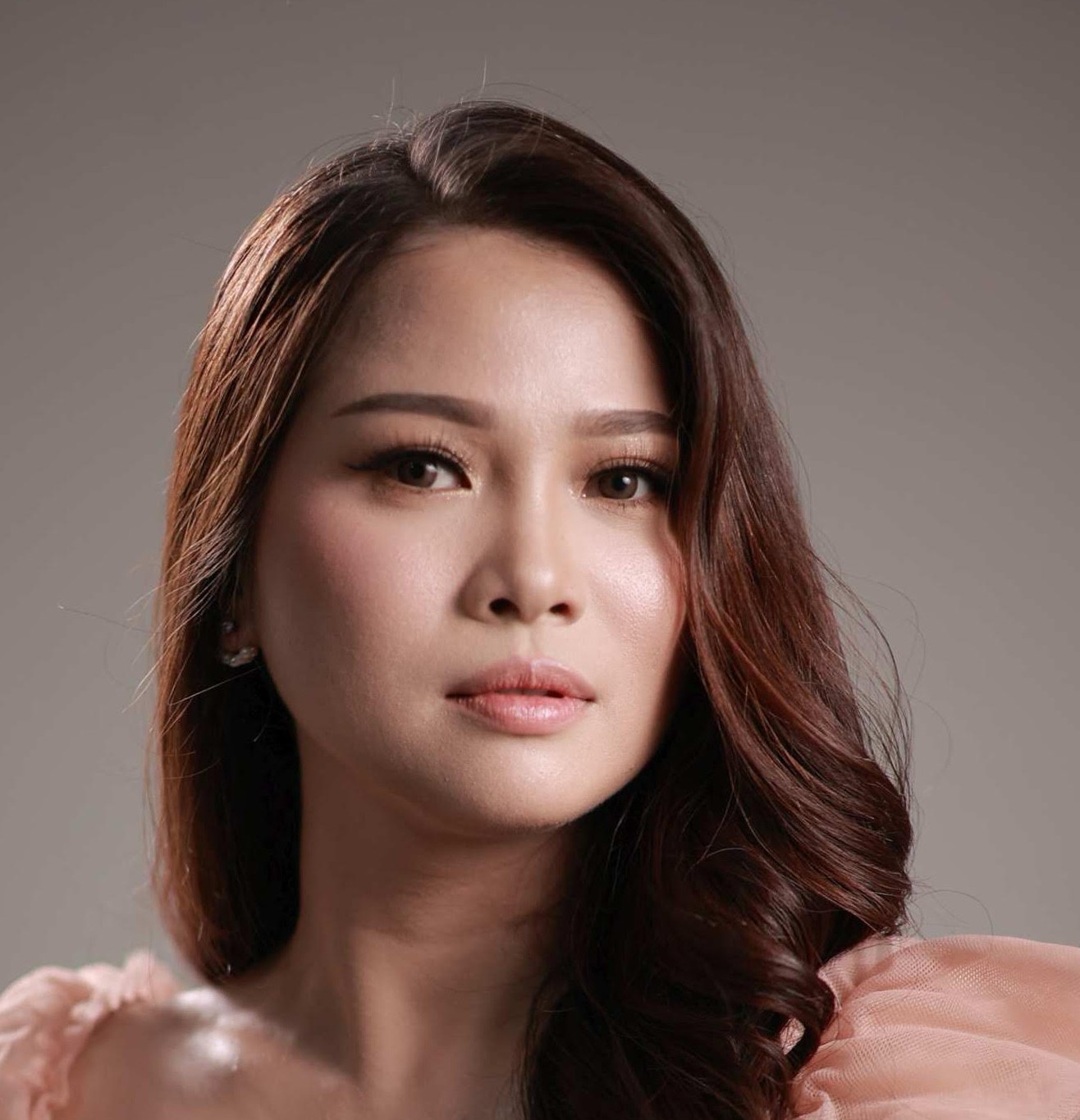 Clara Putri, Operations team