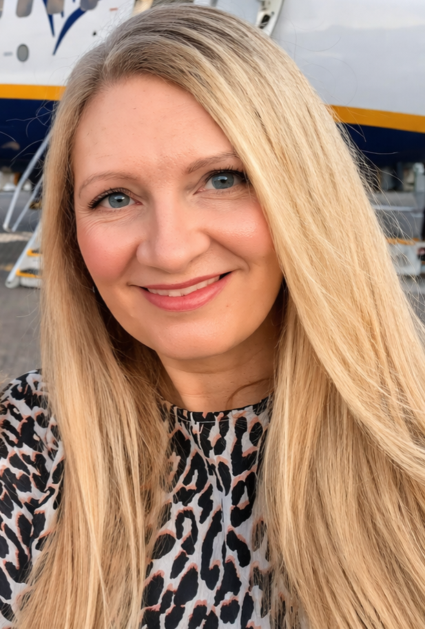 Emma Morris, Travel Associate