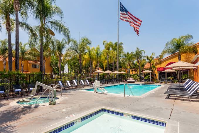 2027: 7 Nights Los Angeles Stay