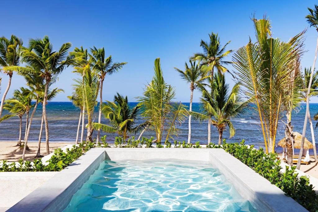 Double the Wow: New York City & Caribbean Twin-Centre Escape