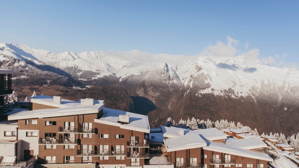 Unforgettable Ski-in Ski-out Escape to Grand Massif Samoëns Morillon in the French Alps!