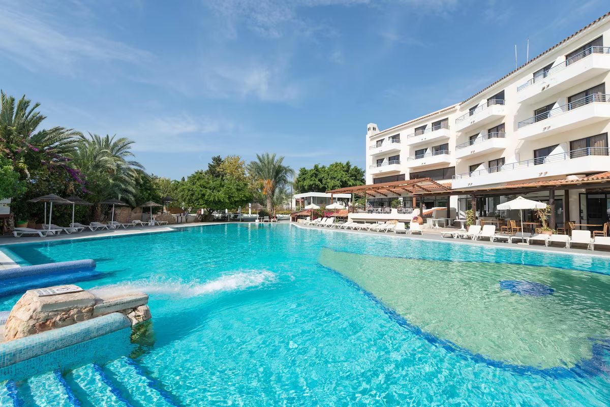 Relaxing Paphos Summer Escape