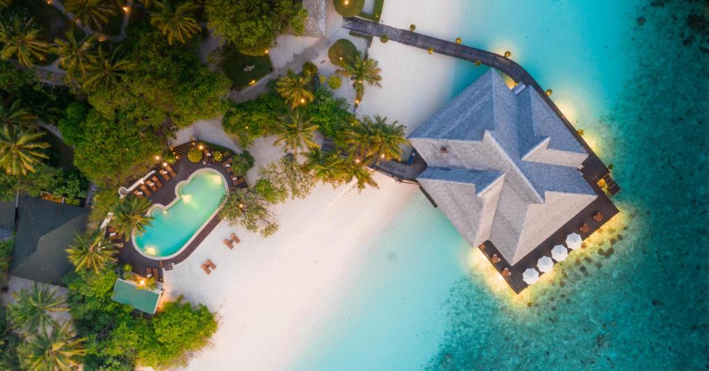 Escape to Paradise: 1 Week Maldives All-Inclusive Luxury at Adaaran Select Meedhupparu