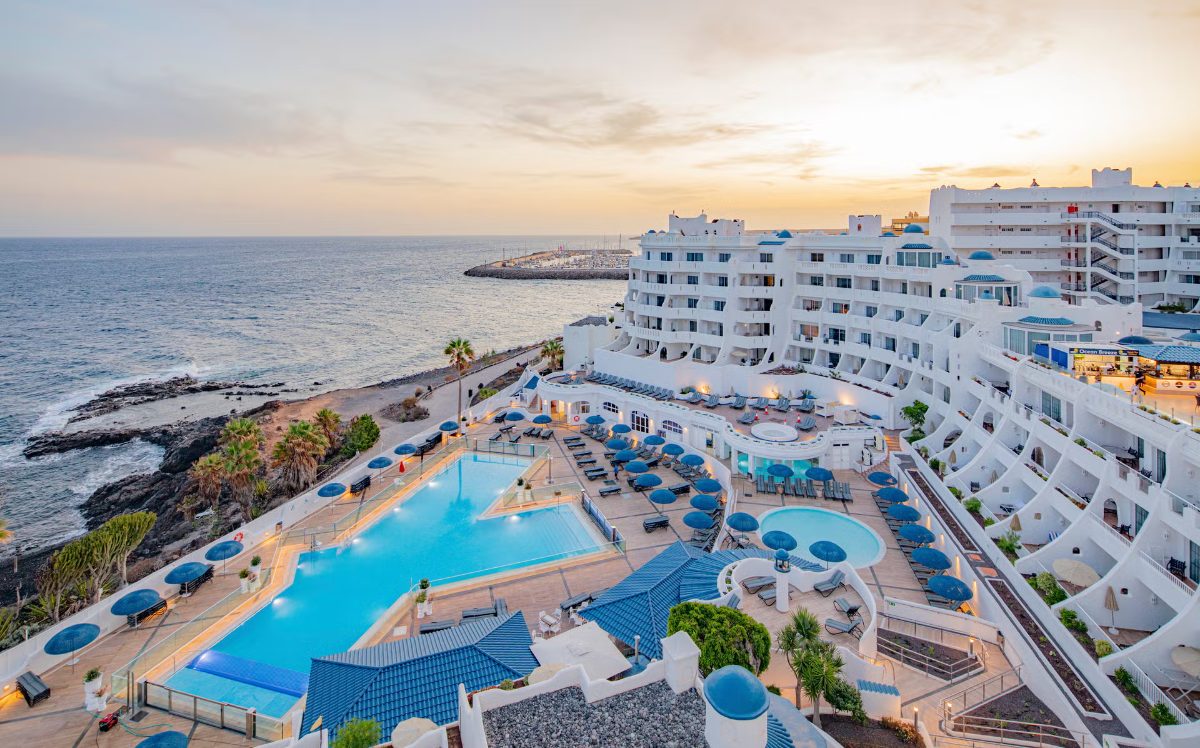 Escape to Tenerife: Sun-kissed Self-Catering at Santa Barbara Golf & Ocean Club!